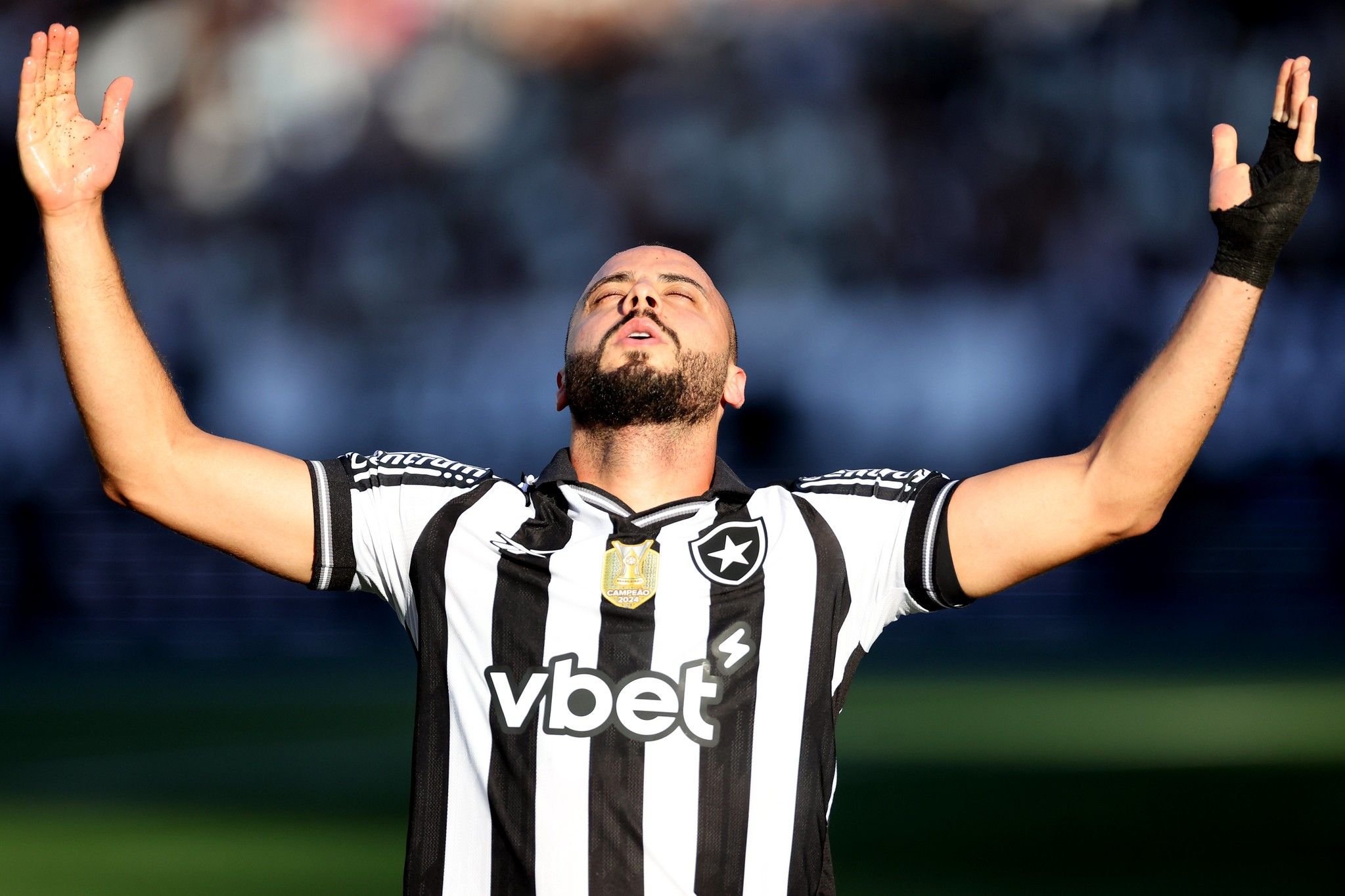 Al Wasl faz proposta por Arthur Cabral, atacante do Botafogo.. Reprodução: Ge