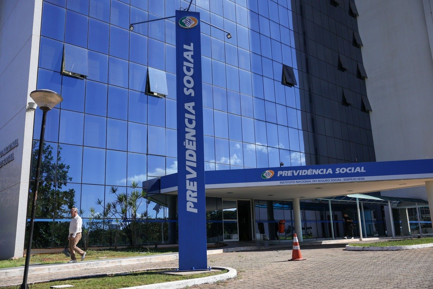 Fachada do Instituto Nacional do Seguro Social (INSS) em Brasília, onde irregularidades e fraudes são questionadas. Reprodução: Globo