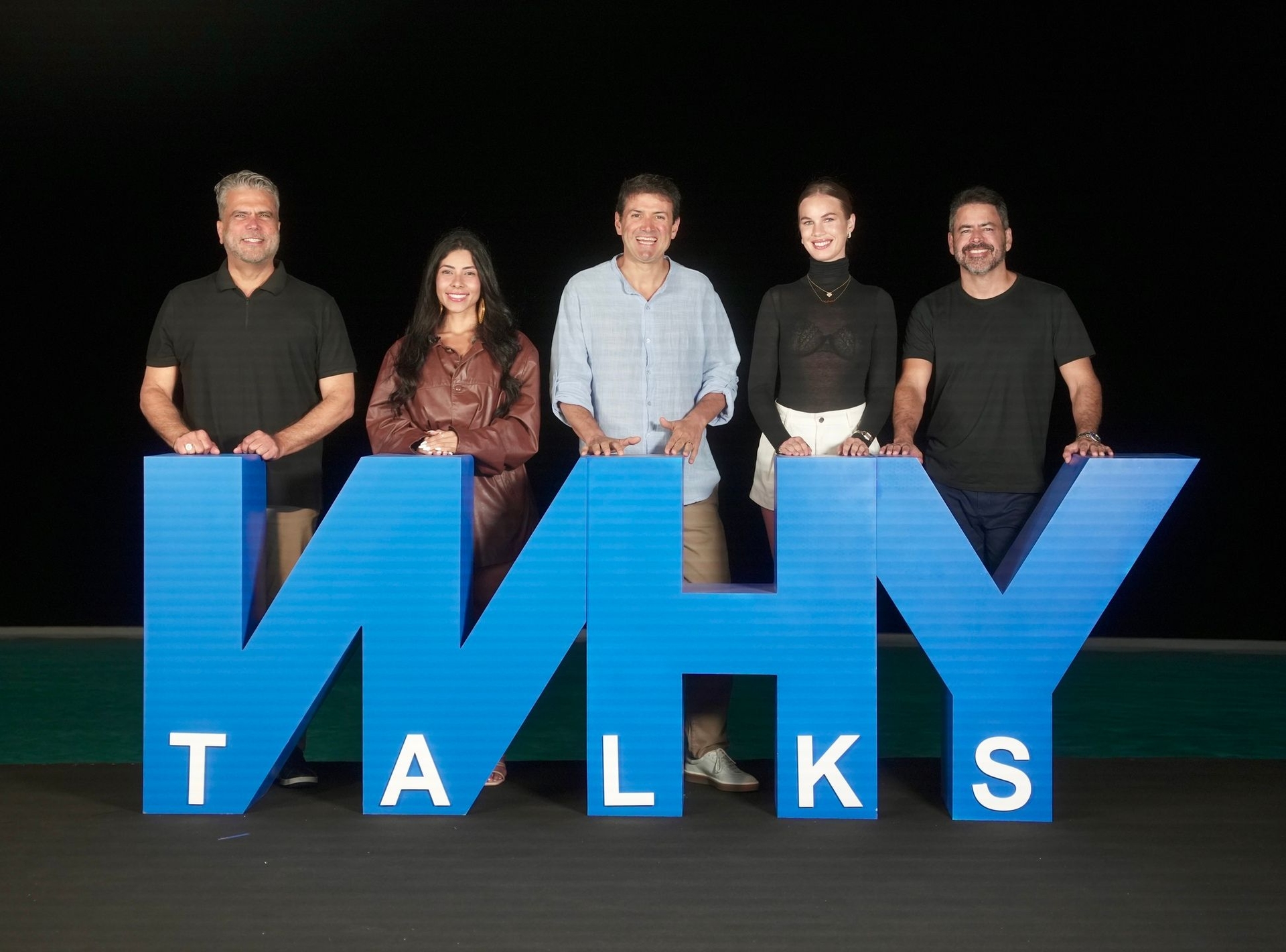 Pernambucanos Bruno Kehrle e Frederico Lapenda participam do WHY Talks em Mykonos. Reprodução: Folha PE