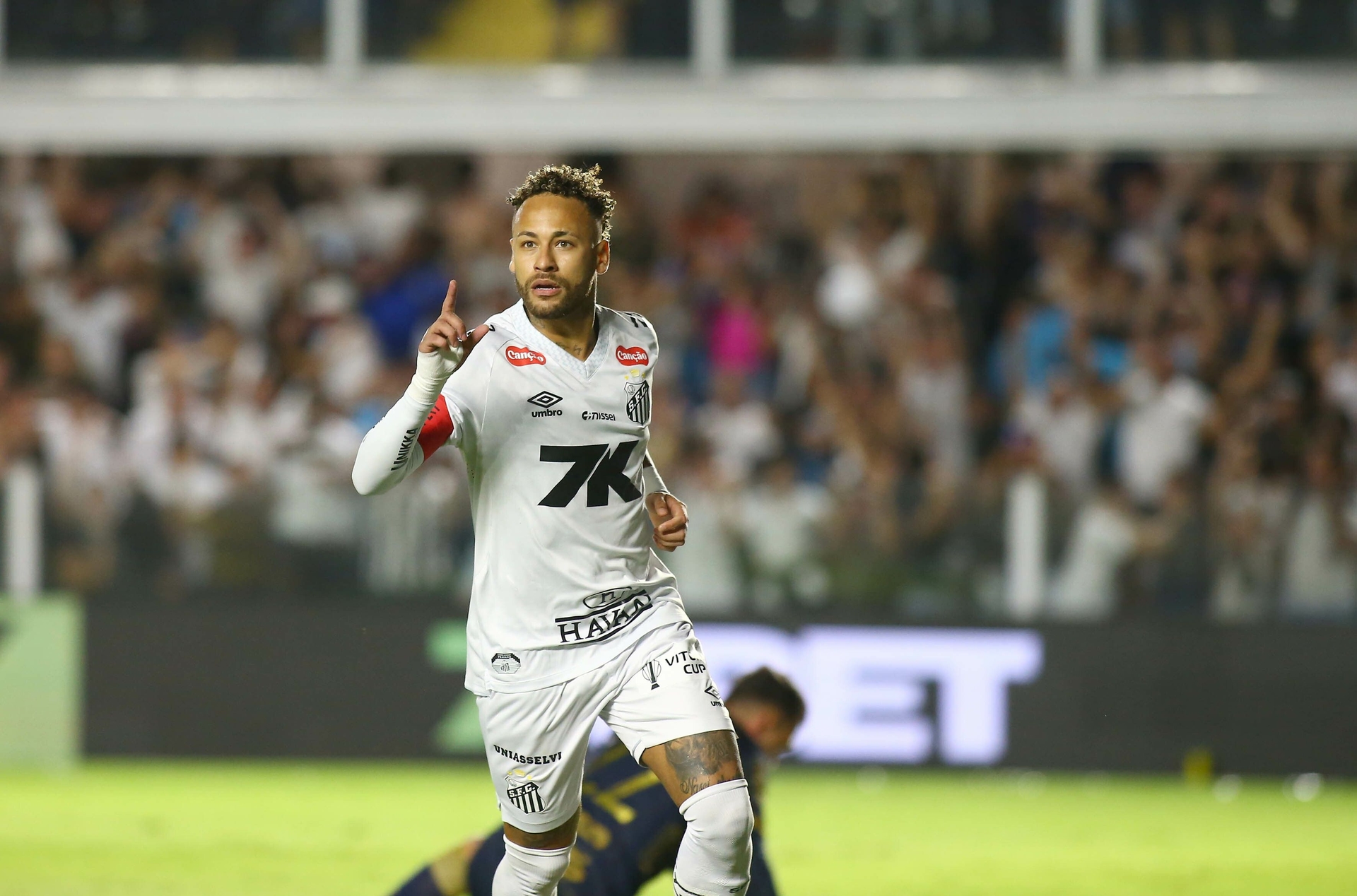 Santos precisa rever valores para renovar com Neymar, após alerta. Reprodução: Globo