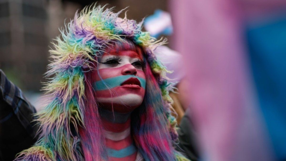 Lorelei Crean, 17 anos, aproveita as férias visitando faculdades e finalizando projetos escolares. Reprodução: AFP