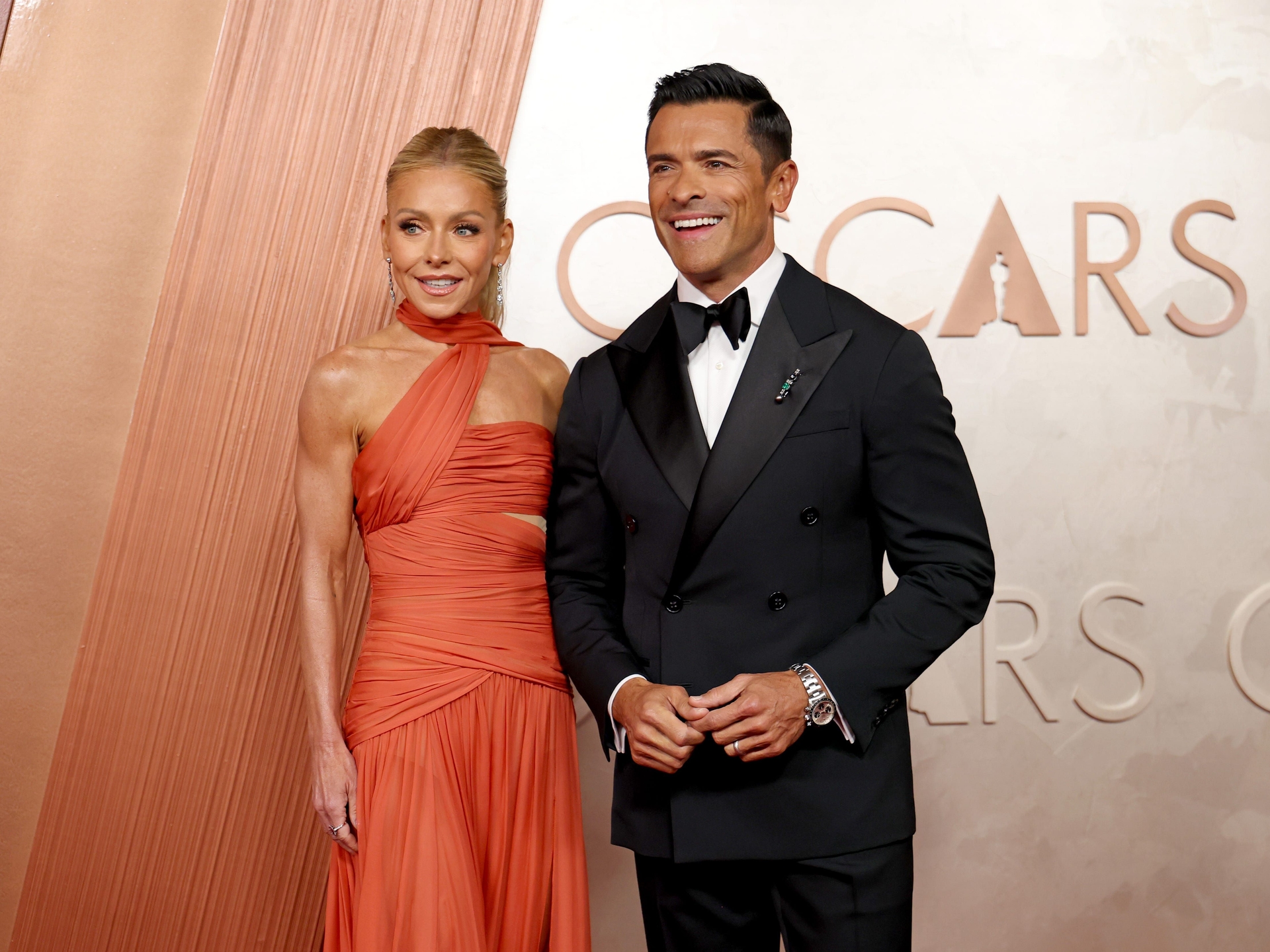 Kelly Ripa revela ter seguido a dieta de Mark Consuelos para caber em seu vestido do Oscar.; Reprodução: Business Insider