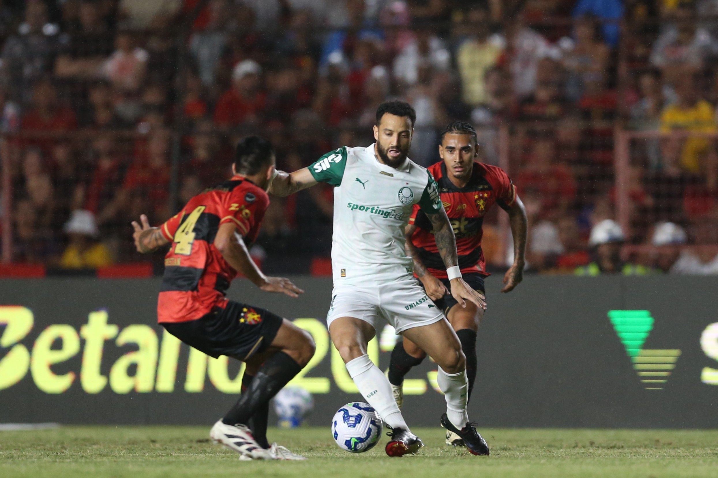 Verdão garante vitória contra o Sport, mas mostra dificuldades em campo. Reprodução: Globo