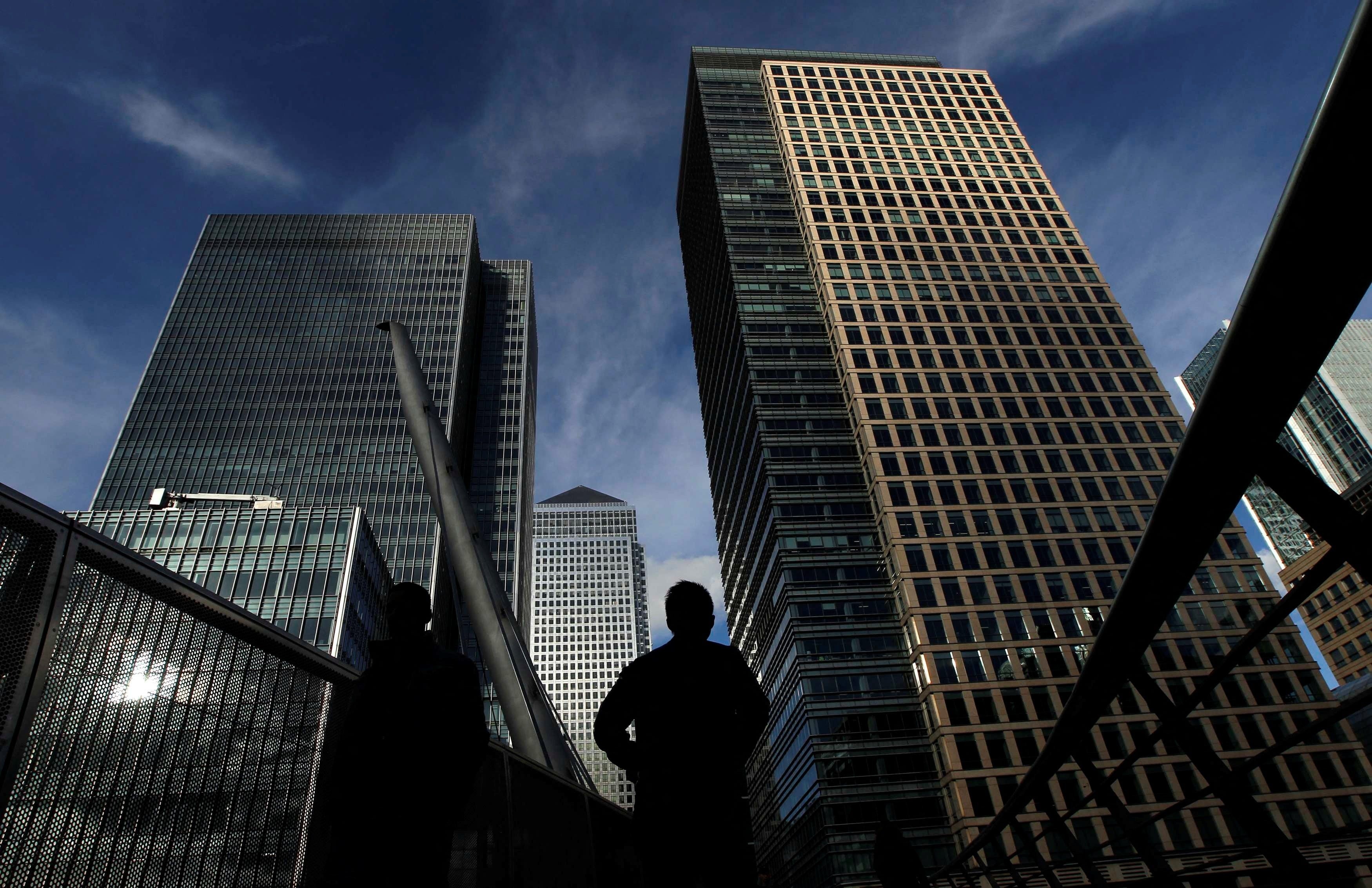 Trabalhadores em Londres simbolizam a discussão sobre a redução da jornada semanal de trabalho. Reprodução: Business Insider