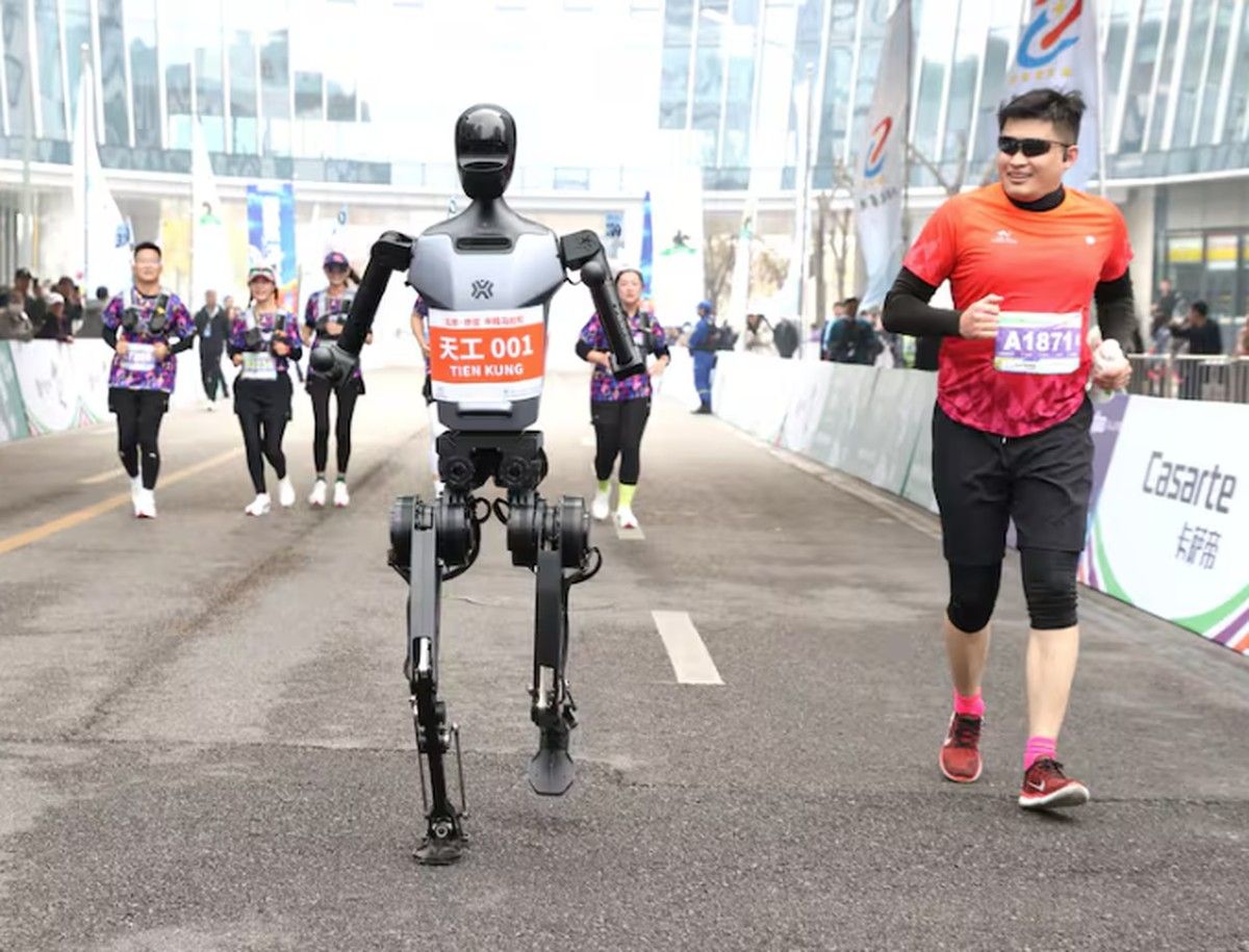 Competição entre humanos e máquinas na Área de Desenvolvimento de Beijing. Reprodução: Globo