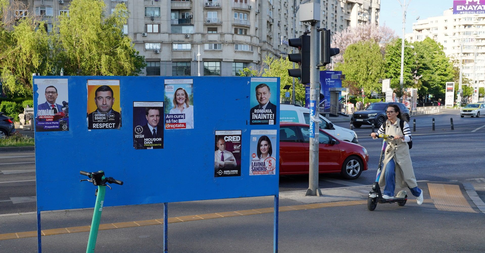 Romênia realiza a primeira rodada das eleições presidenciais, com George Simion como candidato destacado. Reprodução: Reuters
