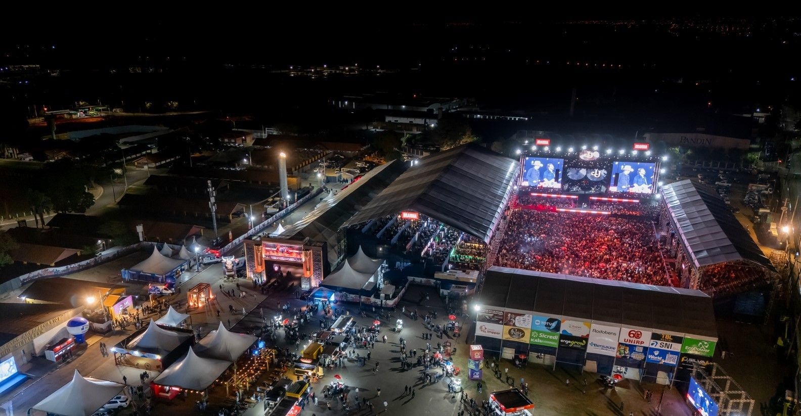 Grande presença de artistas sertanejos no Rodeio Country Bulls em São José do Rio Preto. Reprodução: Globo