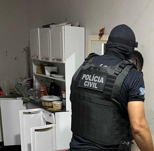 Polícia cumpre mandados de prisão durante a nova fase da Operação Unfollow. Reprodução: Globo