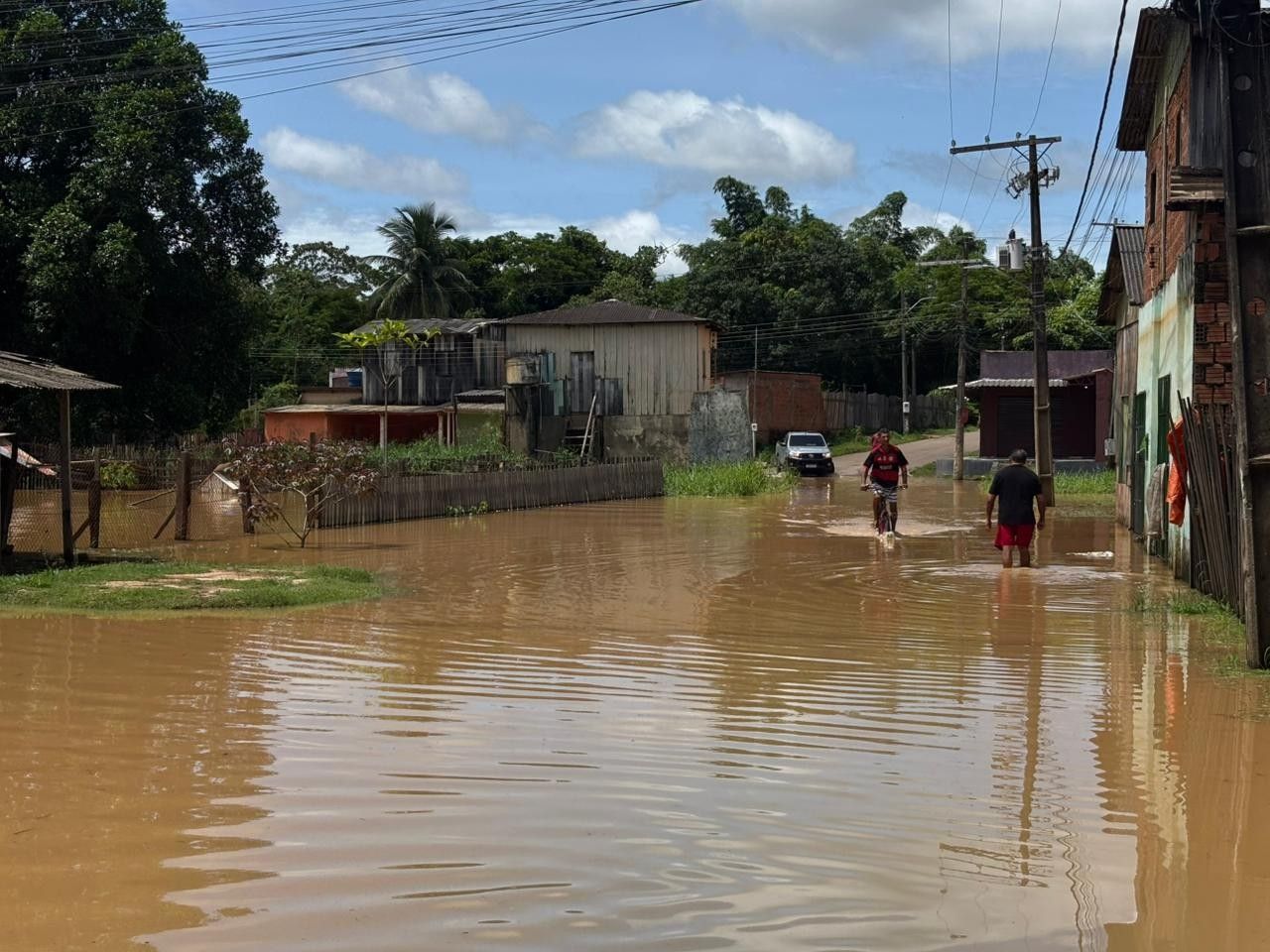 Ruas alagadas na capital após transbordo do Rio Acre. Reprodução: G1