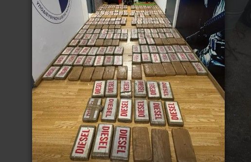 Polícia grega apreende 270 quilos de cocaína em contêiner de bananas e prende três suspeitos. Reprodução: Globo