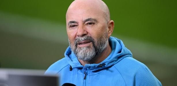 Jorge Sampaoli é cotado para assumir o comando do Santos e direcionar Neymar. Legenda da imagem. Reprodução: UOL