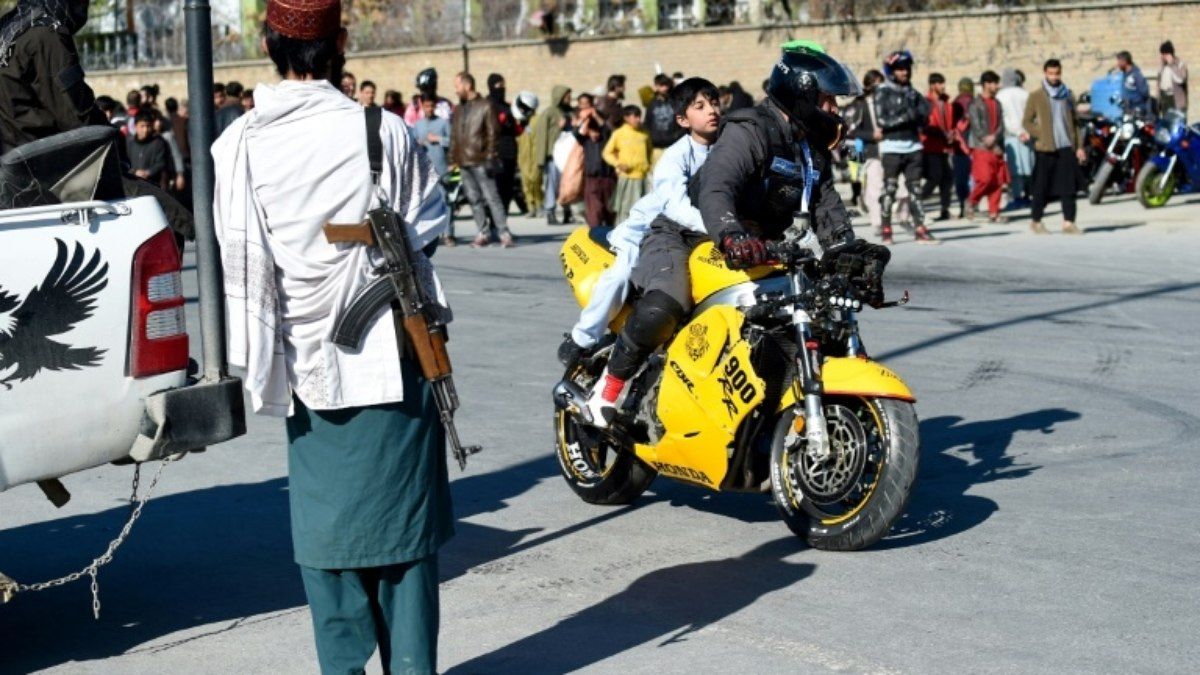 Talibãs Liberam Prisioneiros e Buscam Nova Imagem Internacional