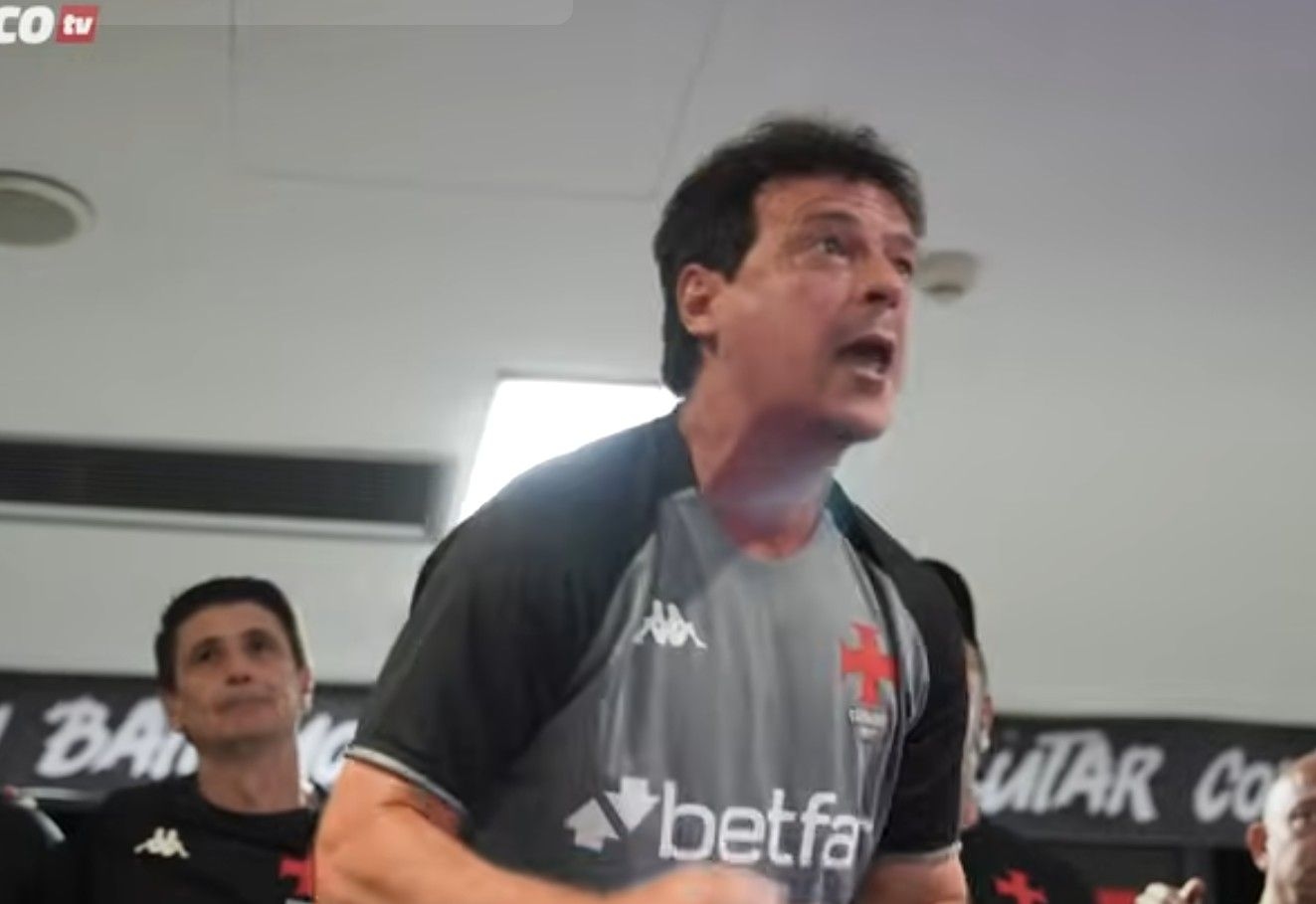 Diniz faz discurso inflamado no vestiário do Vasco. Reprodução: Ge