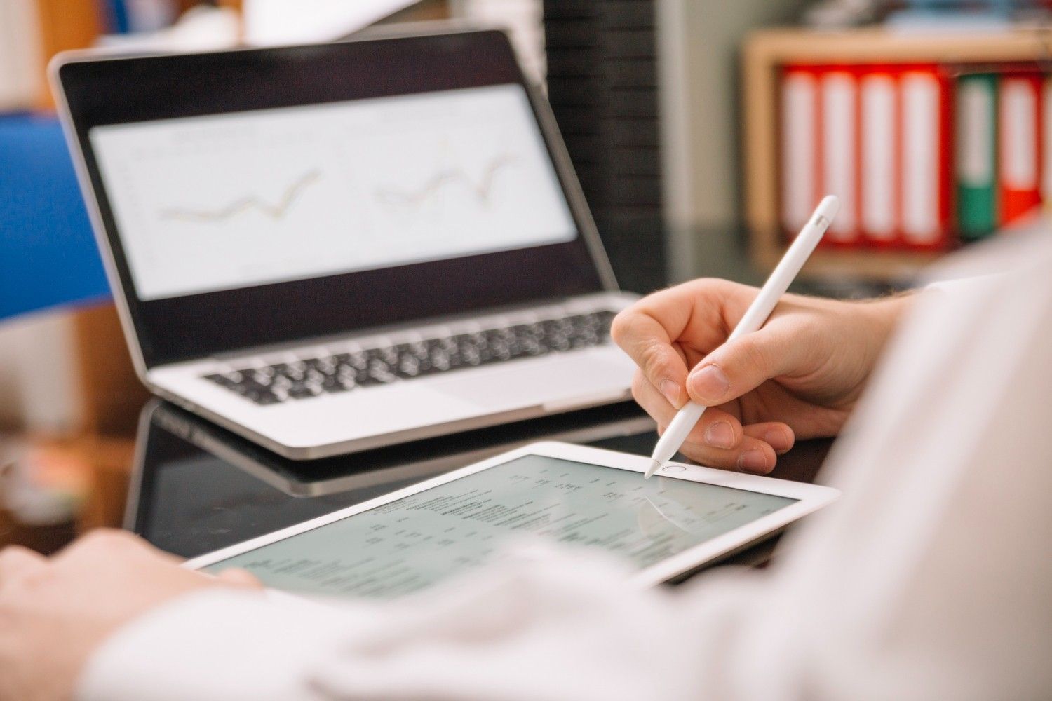 Antes da Black Friday 2025, pesquise preços e desconfie de golpes com IA. Legenda da imagem. Reprodução: Retorno do item 11