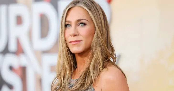 Jennifer Aniston será a mãe de Jennette McCurdy na adaptação de suas memórias para série. Reprodução: Legião dos Heróis