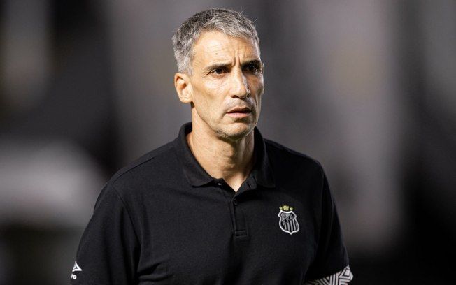 Jogadores do Santos lamentam derrota para o Athletico-PR.. Reprodução: Esporte