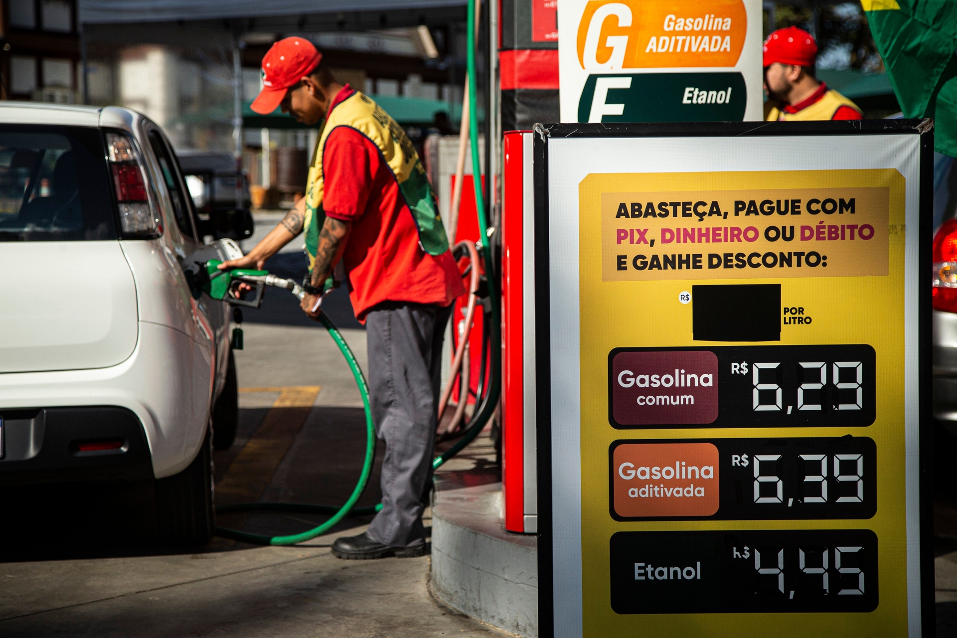 Preço do combustível pode diminuir com aumento na mistura de etanol na gasolina para 30%; Legenda da imagem. Reprodução: Globo