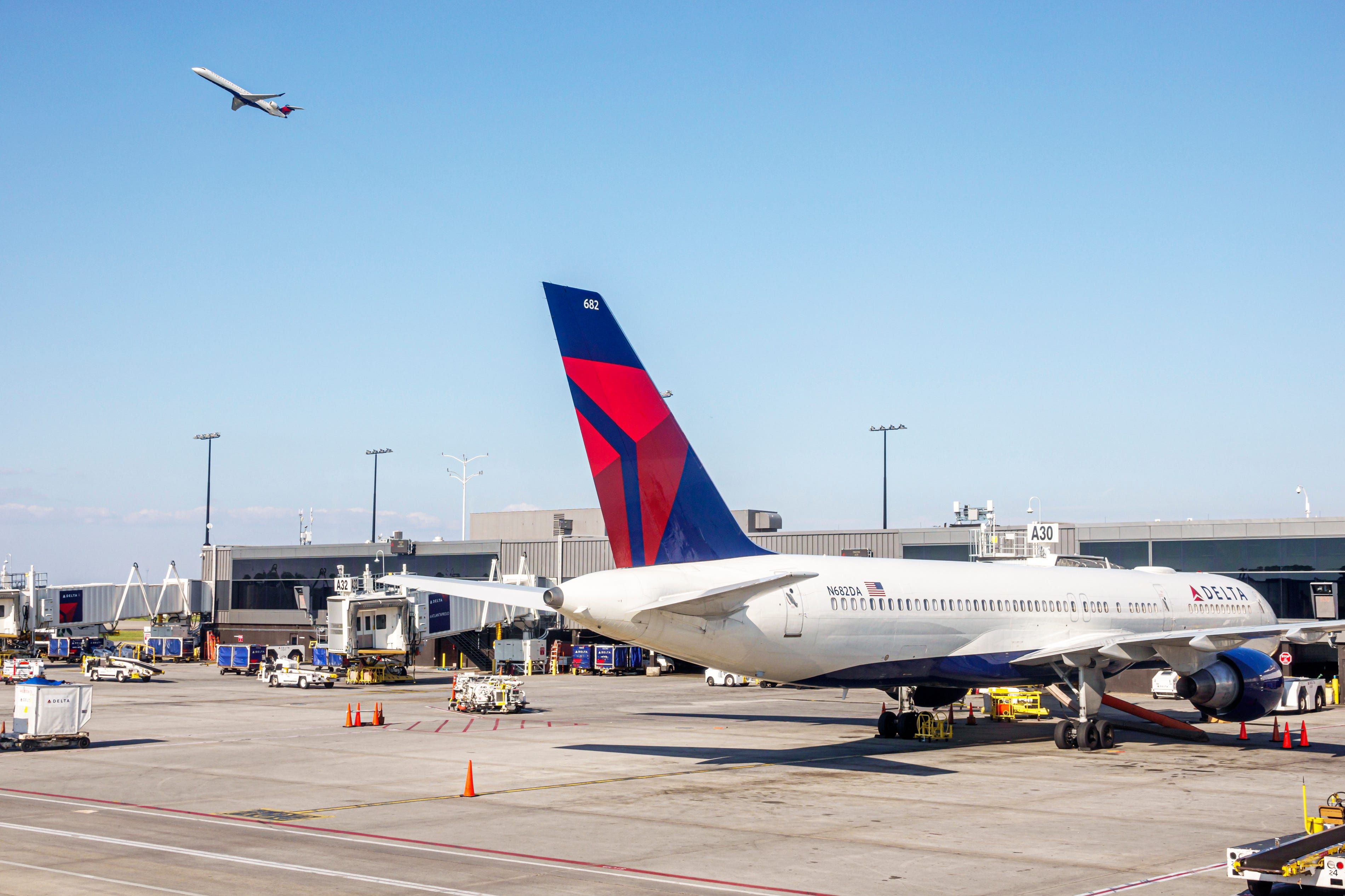 Severe weather causa caos no Aeroporto Internacional de Atlanta, com muitos voos cancelados. Reprodução: Jeff Greenberg/Getty Images