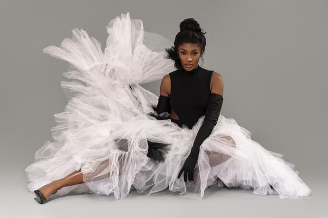 Erika Januza revela bastidores das rainhas do Carnaval