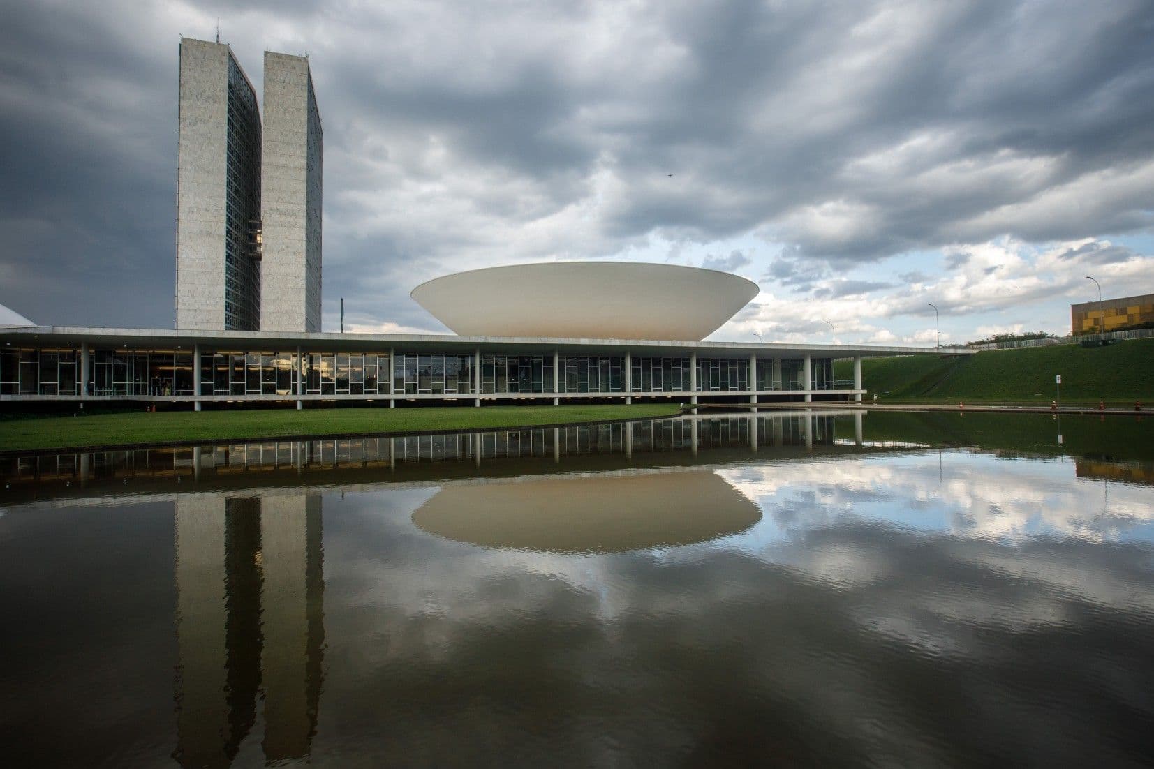 Autoridades em Brasília discutem gastos públicos no Congresso. Legenda da imagem. Reprodução: Retorno do item 11