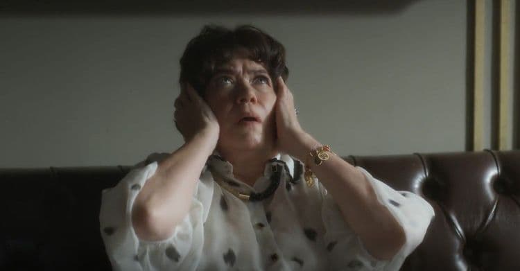 Maristela toma chá de Clarice e acorda em apuros
