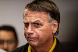 Ex-presidente Jair Bolsonaro recebe visitas e articula com líderes do PL em sua casa durante prisão domiciliar. Reprodução: Globo