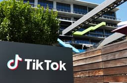TikTok impõe retorno ao trabalho presencial para colaboradores de e-commerce, cinco dias por semana. Legenda da imagem. Reprodução: Mario Tama/Getty Images