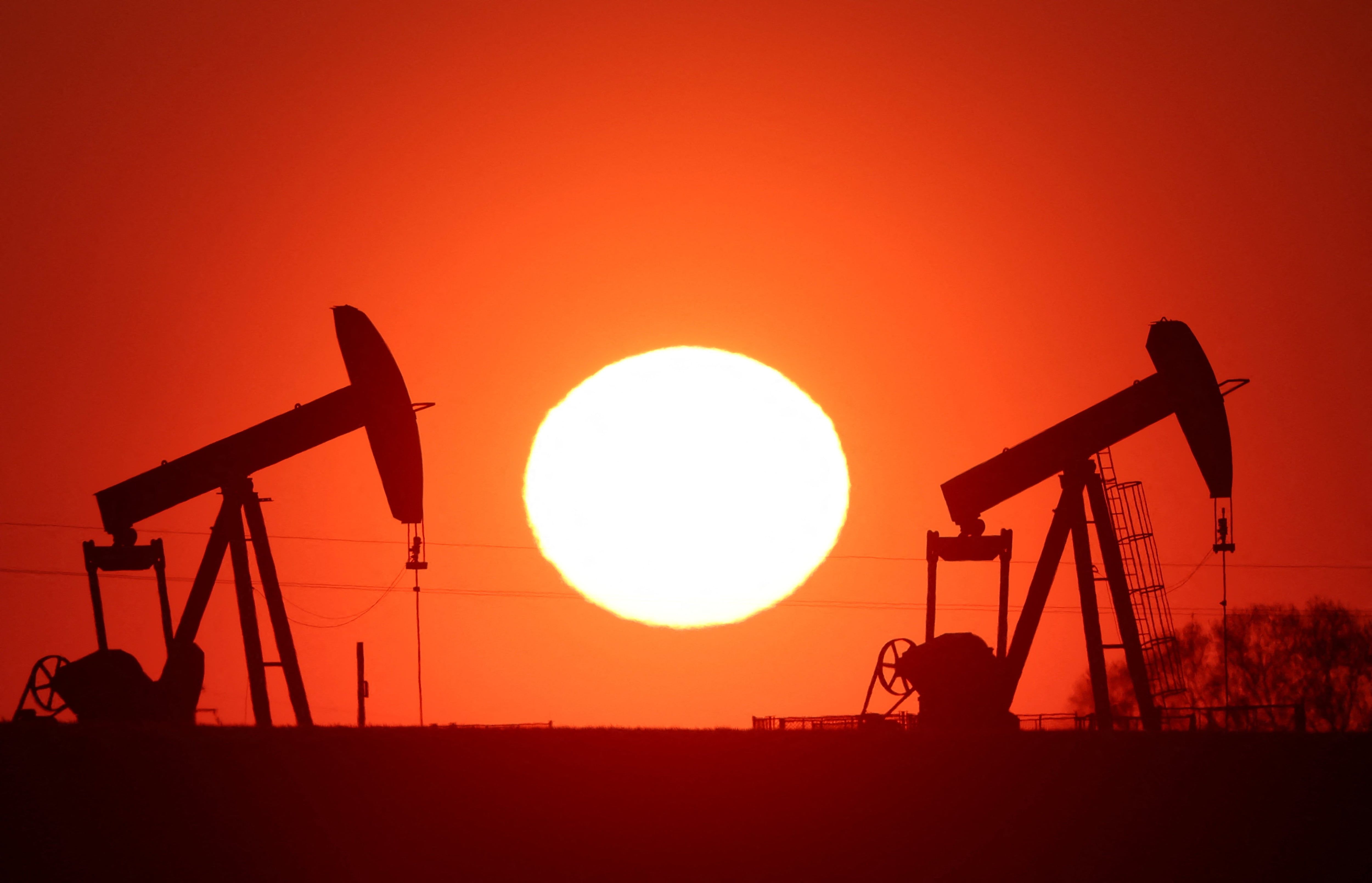 Petróleo a 200 dólares pode deixar mais pobres, reduzir viagens e empregos.. Reprodução: Elpais