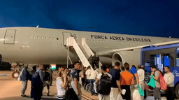 300 brasileiros são deportados em três voos de retorno ao país. Reprodução: CNN Brasil