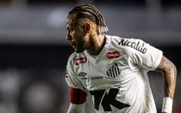 Neymar discute com torcedores após derrota do Santos para o Internacional. Reprodução: iG