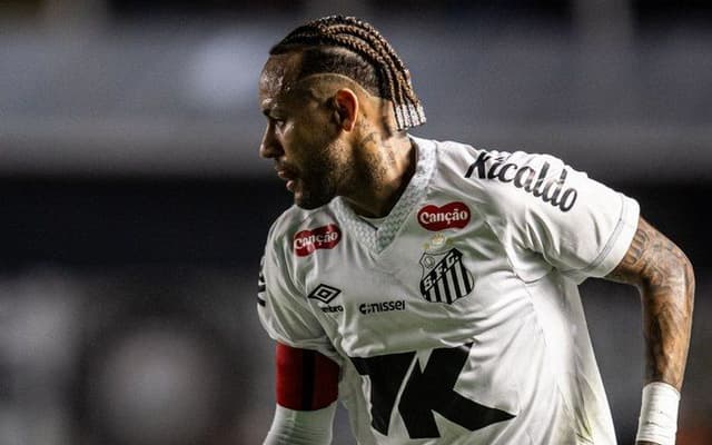 Neymar discute com torcedores após derrota do Santos para o Internacional. Reprodução: iG