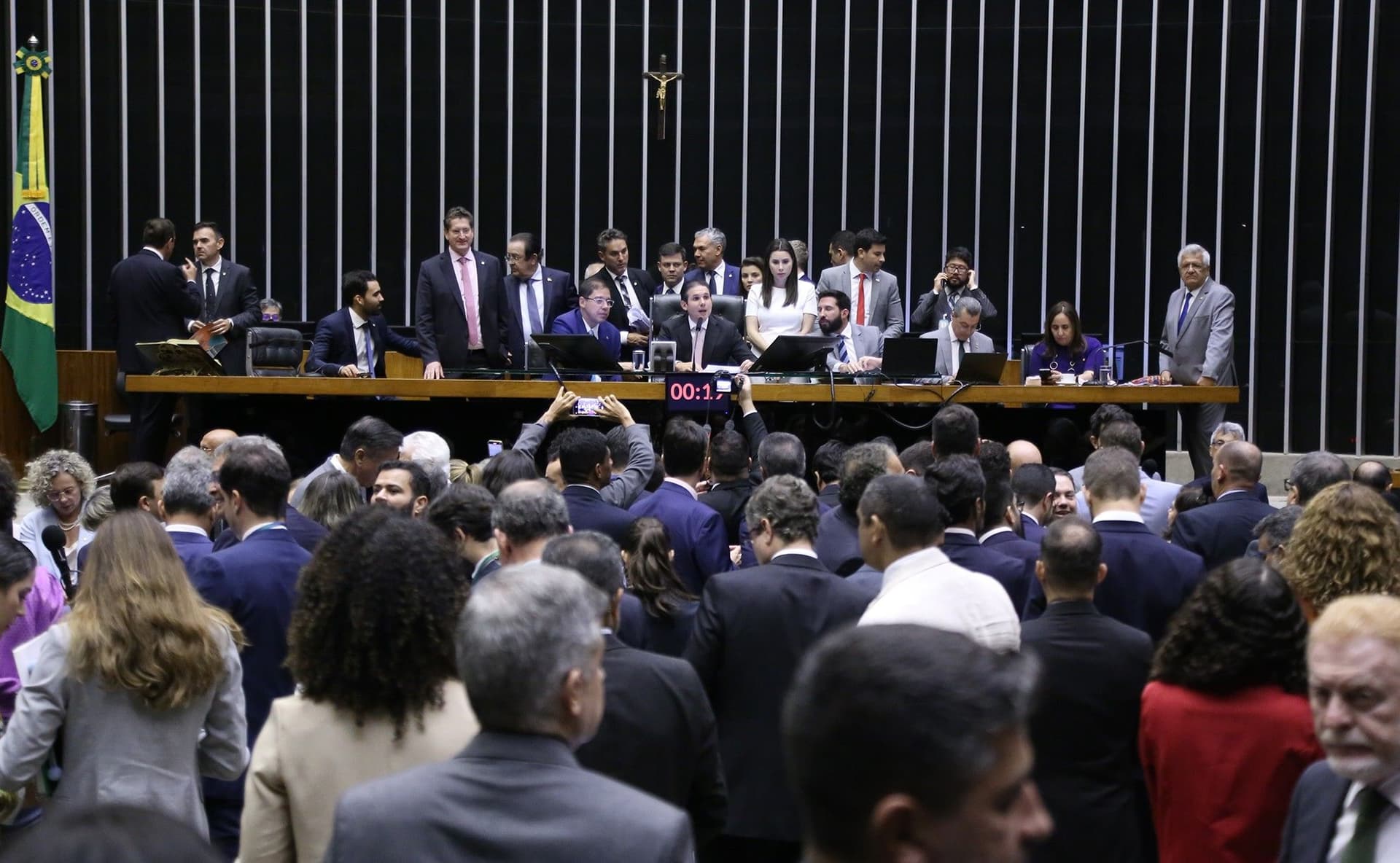 Proposta de aumento no número de parlamentares em discussão na Câmara dos Deputados. Reprodução: Globo