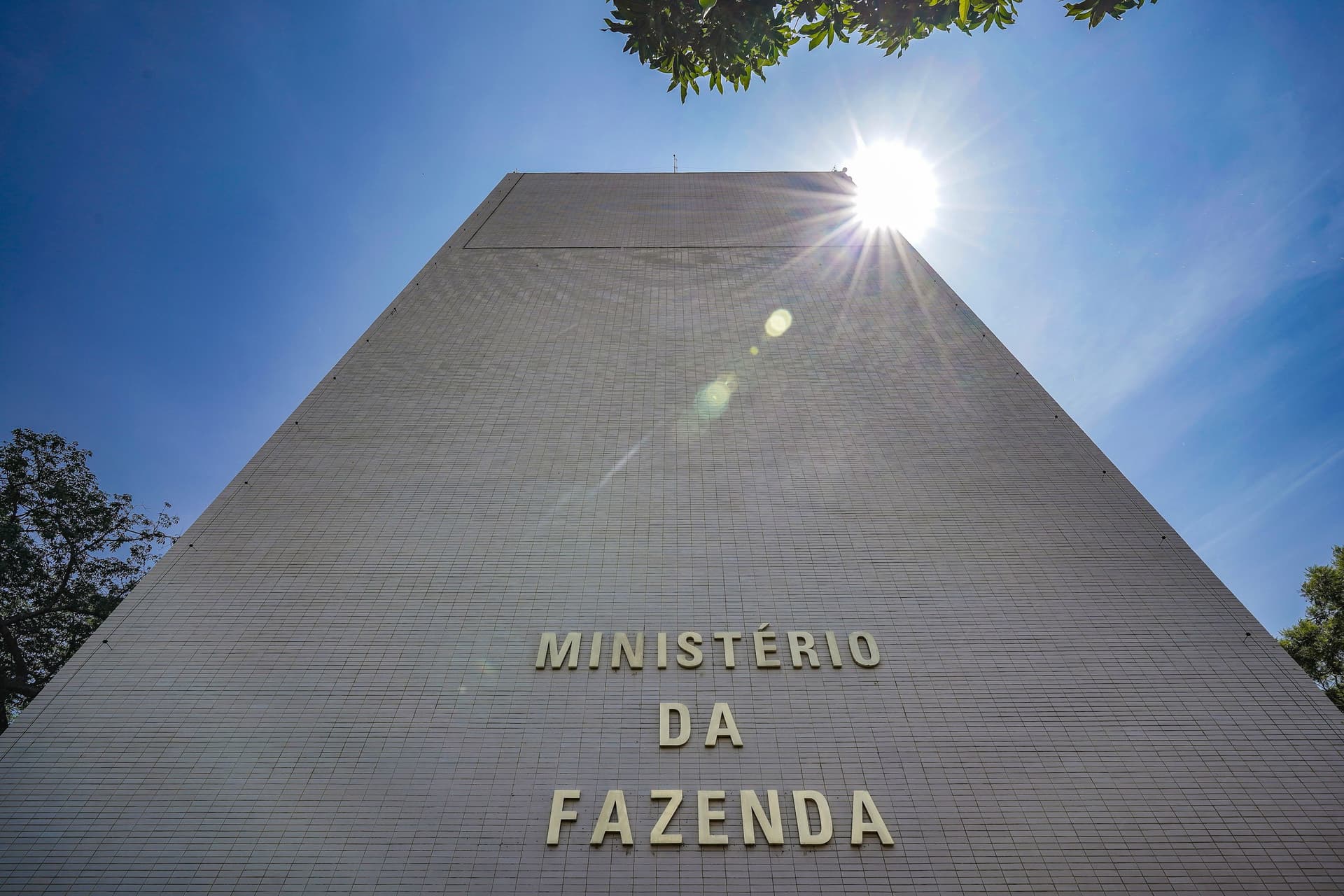 Prédio do Ministério da Fazenda, Brasília, sob efeito do aumento do IOF e da arrecadação. Legenda da imagem. Reprodução: Globo