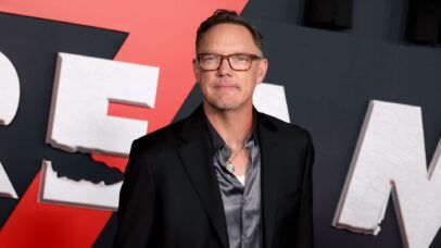 Matthew Lillard participa de evento em Hollywood, refletindo sobre sua carreira e nostalgia.