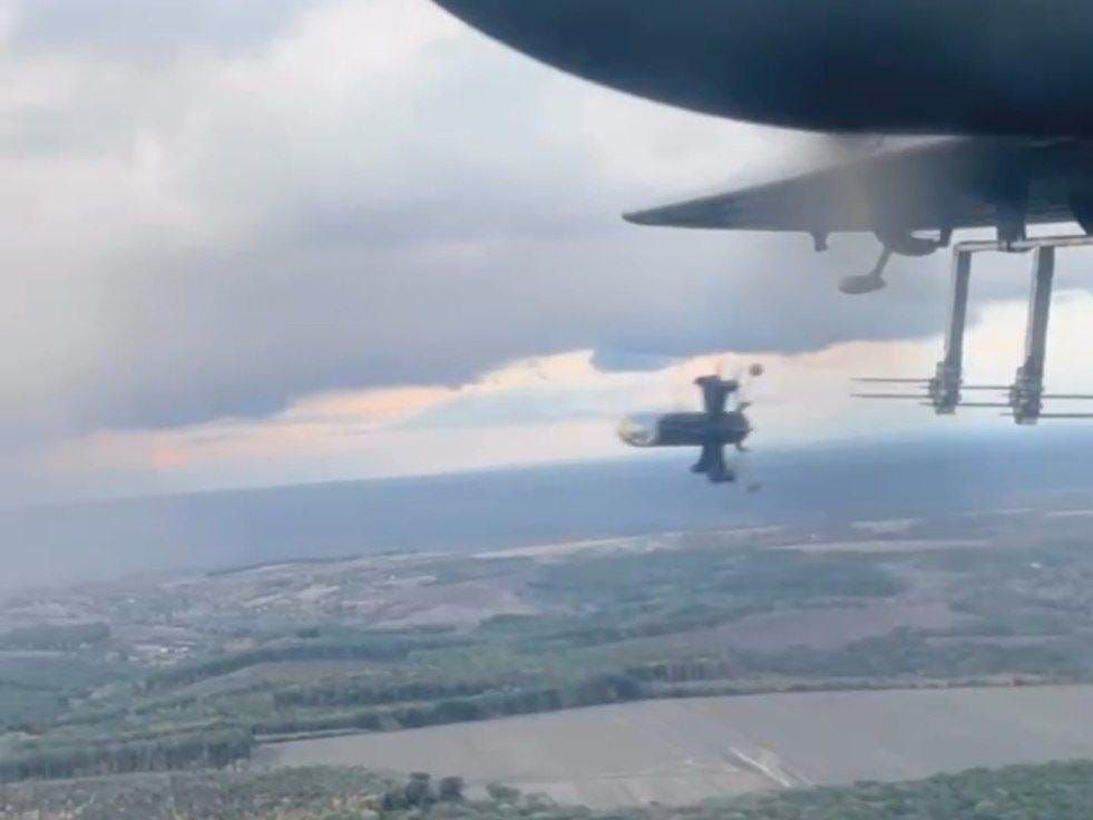 Avião soviético lança drones interceptores no céu da Ucrânia. Reprodução: Businessinsider