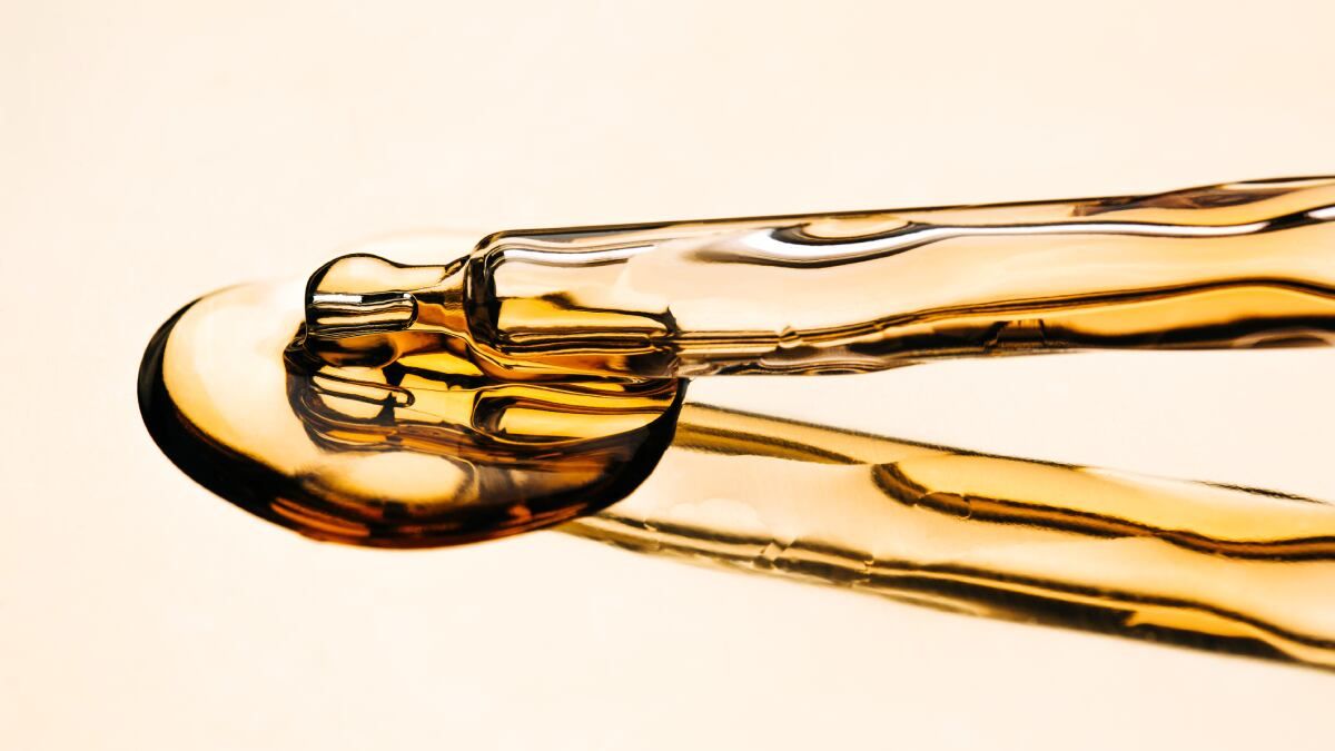 Óleo de jojoba em foco: 7 usos para transformar sua rotina de cuidados. Reprodução: Elpais