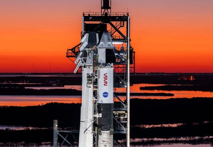 SpaceX realiza missão com troca de tripulação da ISS