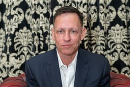 Peter Thiel discute ideias controversas no evento da Cambridge Union. Reprodução: Gizmodo.