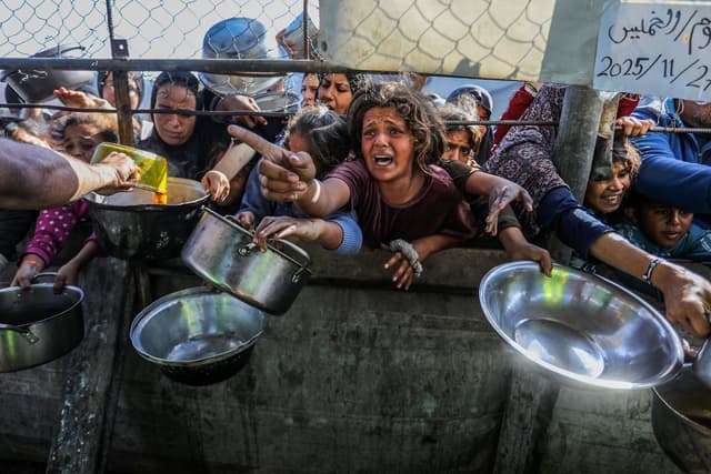 Crianças enfrentam pior momento humanitário infantil dos últimos anos, com mais de 200 milhões buscando ajuda em 2026.. Reprodução: Elpais