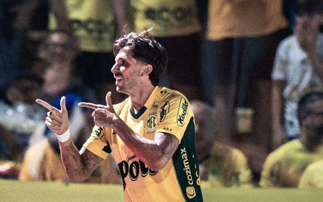 Jogadores do Mirassol em campo durante vitória por 3 a 0 sobre o São Paulo na estreia do Paulistão 2026. Reprodução: Esporte