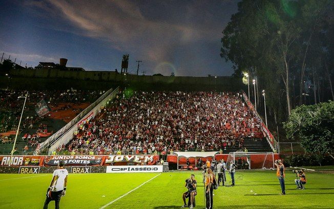 Flamengo e Vitória entram em campo em busca de jejum, com cobertura ao vivo.. Reprodução: Esporte