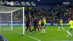 Kerolin contra Linda Caicedo duelam na semifinal da Copa América Feminina. Reprodução: Globo