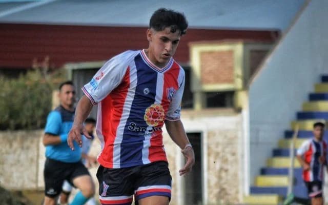 Ronaldo Arias, jogador do Sportivo Peñarol, foi encontrado morto após relatar exaustão. Reprodução: La Nación