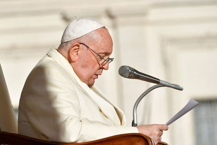 Papa Francisco agradece orações e critica guerra na Ucrânia
