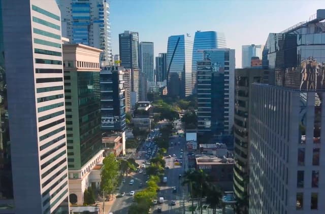 Avenida Faria Lima, local de leilão imobiliário que arrecadou R$ 1,668 bilhão para infraestrutura em São Paulo. Legenda da imagem. Reprodução: Globo