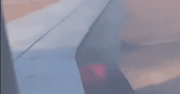 Avião da United Airlines pega fogo em Houston