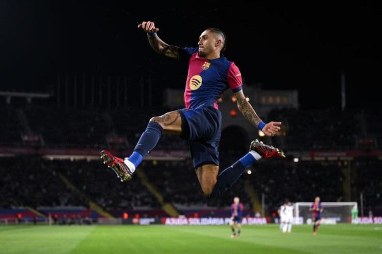 Raphinha brilha na Champions e é destaque do Barcelona