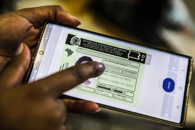 CNH digital facilita a obtenção, mas exige precauções com dados e segurança do celular.. Reprodução: Oglobo