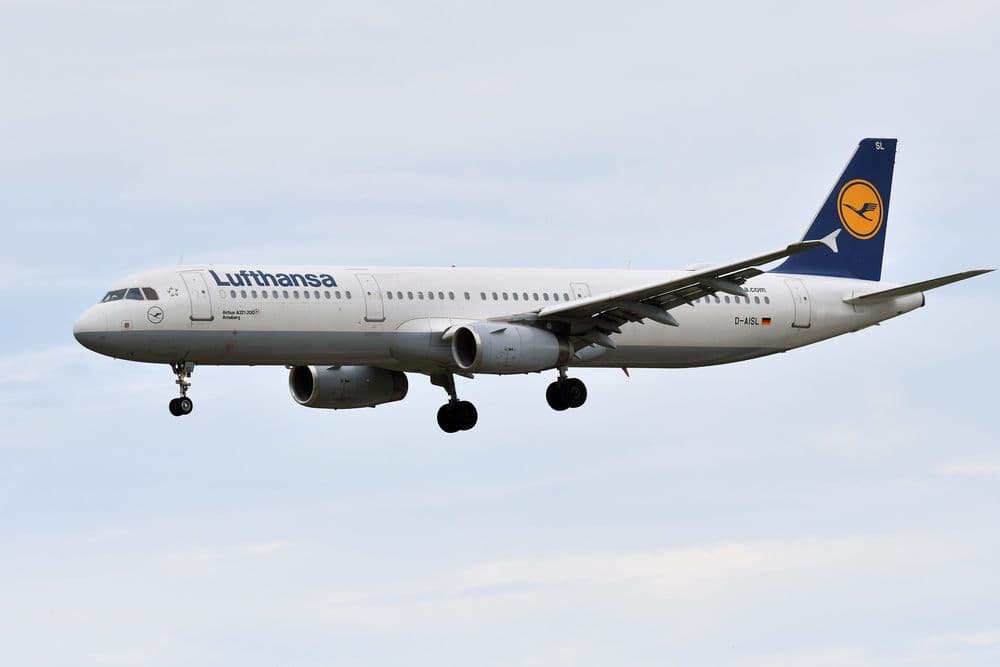 Lufthansa Airbus A321 realizou pouso de emergência em Madrid após primeiro oficial desmaiar. Reprodução: Business Insider