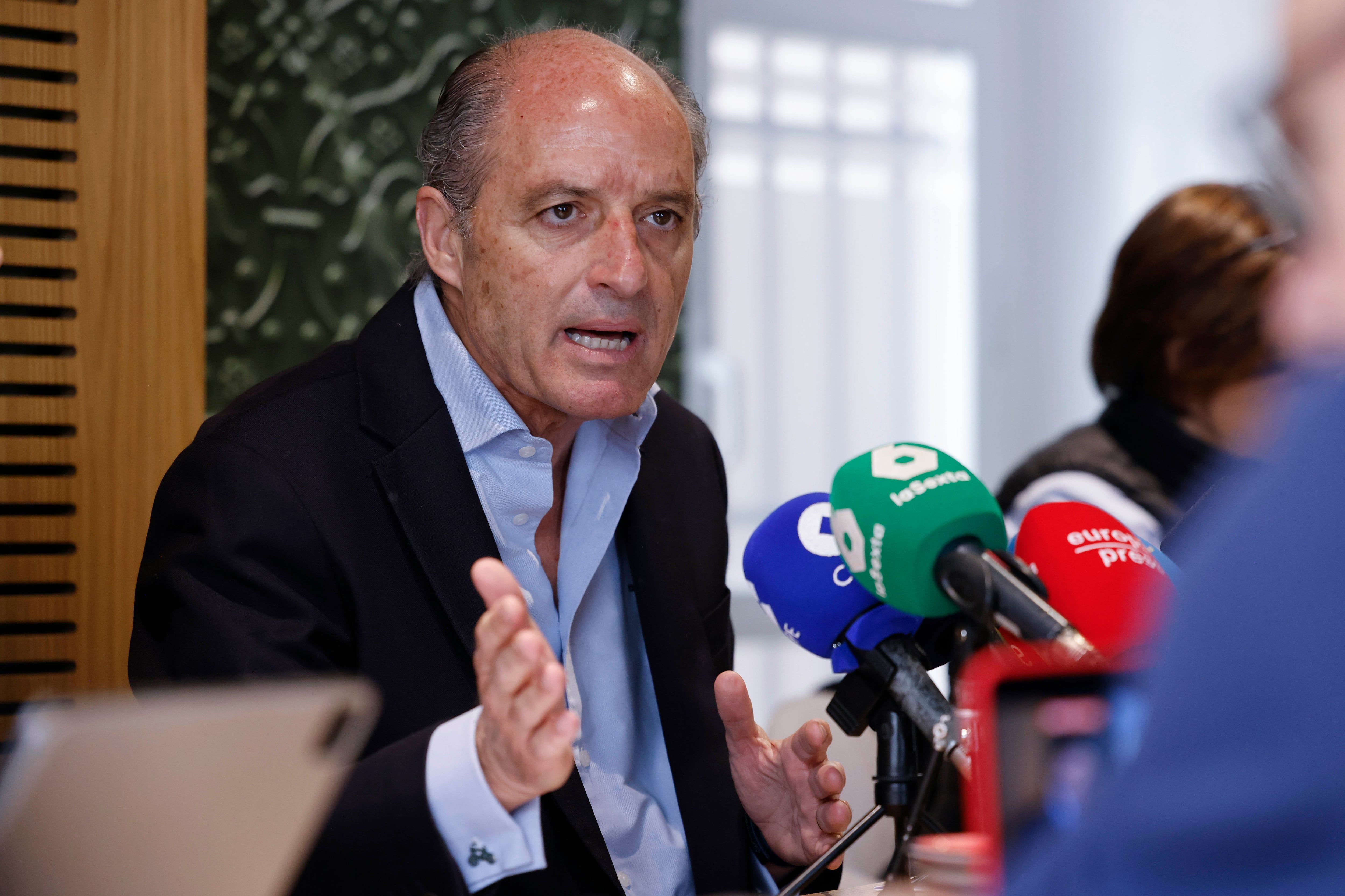 Camps financia pesquisa que a coloca à frente de Llorca e Catalá como líder do PP valenciano. Reprodução: Elpais